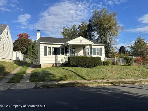 118 Taroli St, Old Forge, PA 18518 photo 2