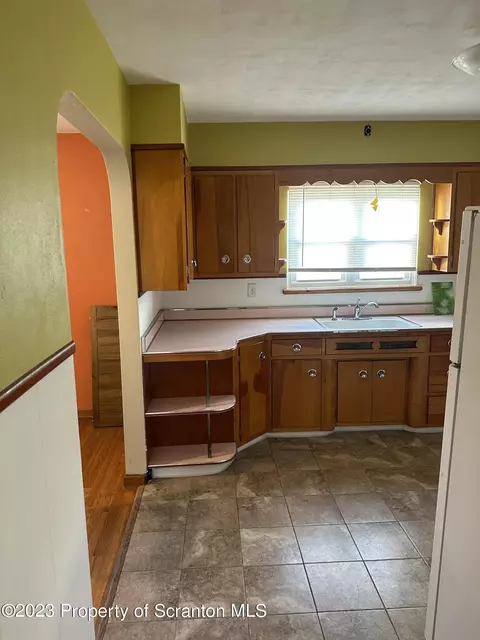 118 Taroli St, Old Forge, PA 18518 photo 6