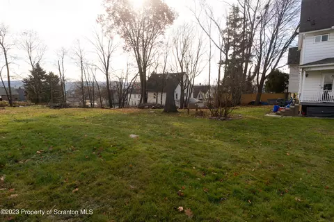 320 N Everett Ave, Scranton, PA 18504 photo 8