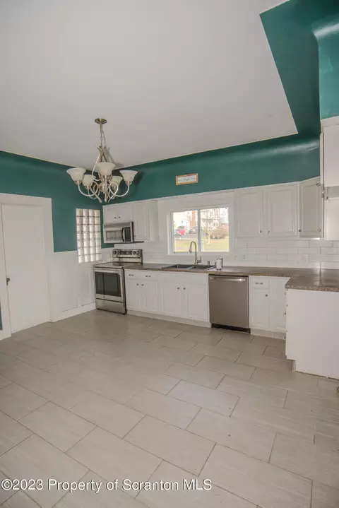 320 N Everett Ave, Scranton, PA 18504 photo 13