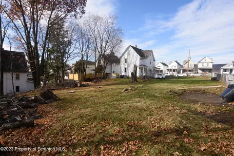320 N Everett Ave, Scranton, PA 18504 photo 9