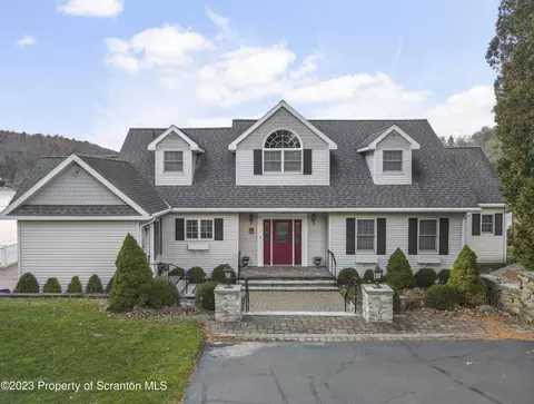 210 Point Rd, Lake Winola, PA 18625