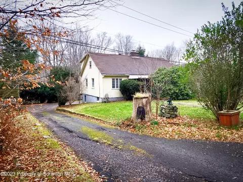 736 Blue Shutters Rd, Roaring Brook Twp, PA 18444
