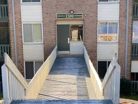 1509 Summit Pointe, Scranton, PA 18508