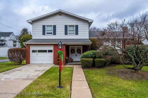 105 Jermyn St, Dickson City, PA 18519