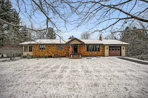 102 Birch Dr, Roaring Brook Twp, PA 18444