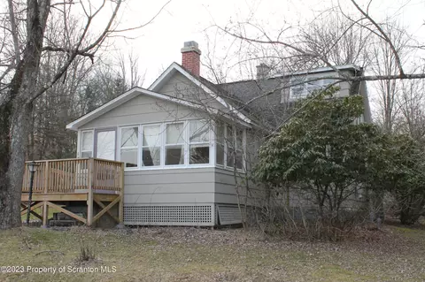 125 Prospect St, Waymart, PA 18472
