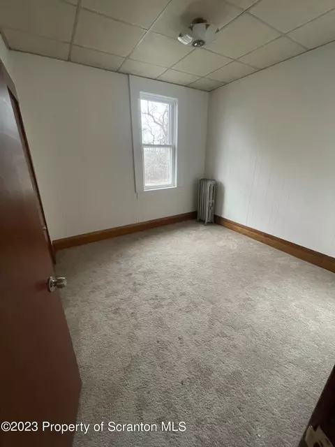 127 E Pine St, Dunmore, PA 18512 photo 6