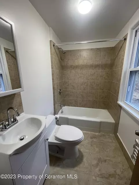 127 E Pine St, Dunmore, PA 18512 photo 5