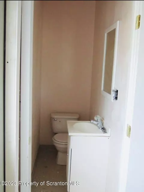 330 Spring St, Scranton, PA 18508 photo 4