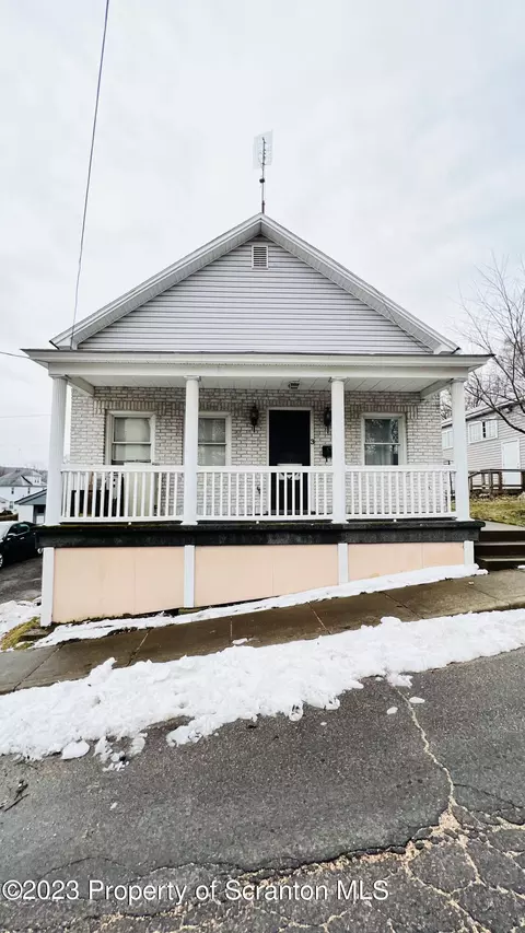 3 Orchard St, Carbondale, PA 18407