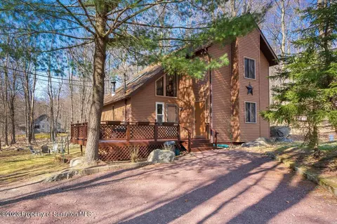 111 N Lehigh River Dr, Clifton Twp, PA 18424