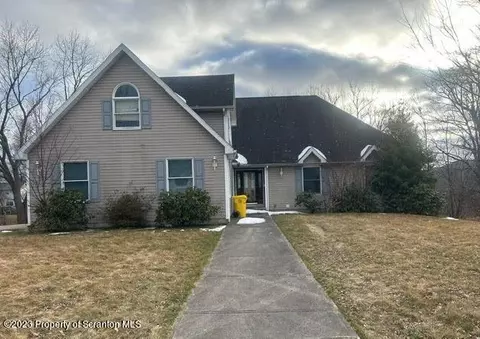 742 Oak St, Eynon, PA 18403
