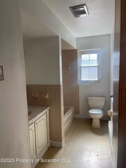 110 Spring St, Moosic, PA 18507 photo 8