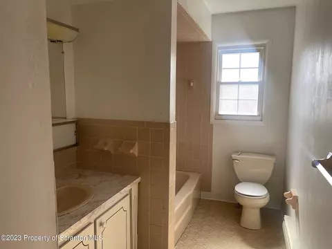 110 Spring St, Moosic, PA 18507 photo 9