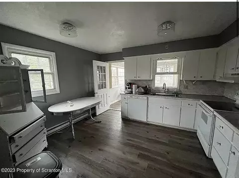 110 Spring St, Moosic, PA 18507 photo 5