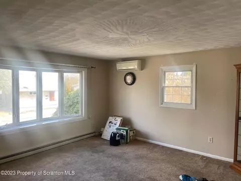 110 Spring St, Moosic, PA 18507 photo 3