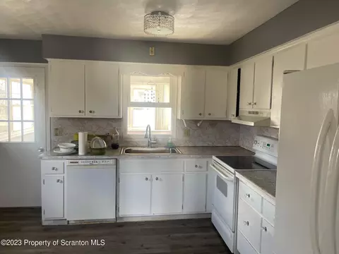 110 Spring St, Moosic, PA 18507 photo 6