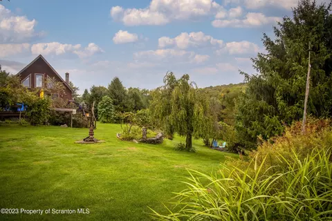 1047 Arrowhead Lake Rd, Brackney, PA 18812