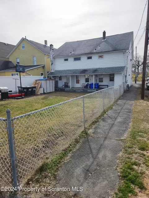 1942 1946 1946 Washburn St, Scranton, PA 18504