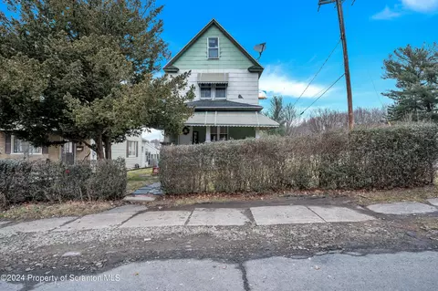 2121 Myrtle St, Scranton, PA 18510