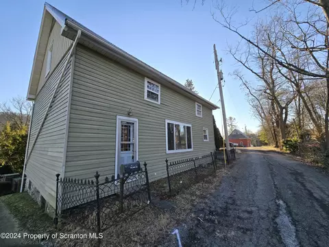 108 Mercur Aly, Towanda, PA 18848