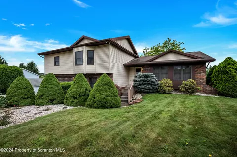 642 Fairview Rd, Clarks Summit, PA 18411
