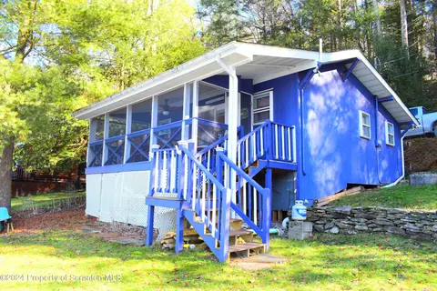 247 Crescent Lake Rd, Meshoppen, PA 18630
