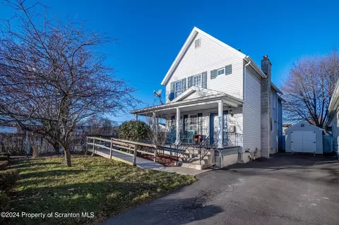 605 Sanderson St, Throop, PA 18512