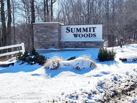 161 Woodland Ct, Roaring Brook Twp, PA 18444