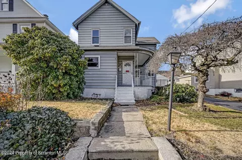 133 4th St, Blakely, PA 18447