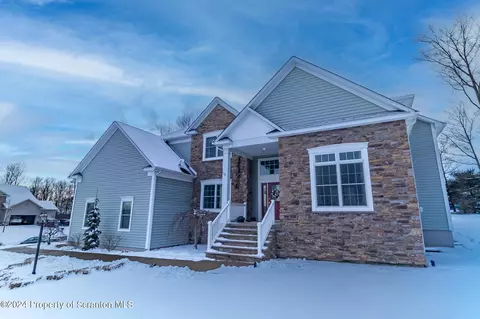 101 Powell Dr, Clarks Summit, PA 18411
