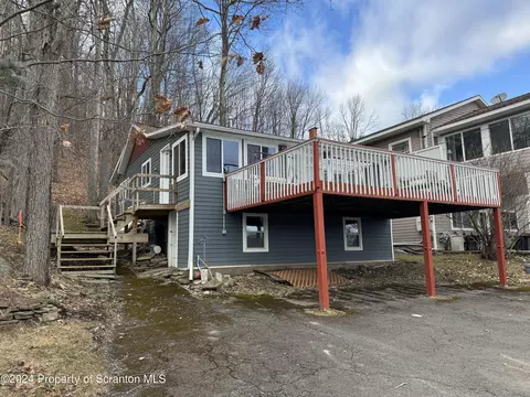 4499 Quaker Lake Rd, Brackney, PA 18812