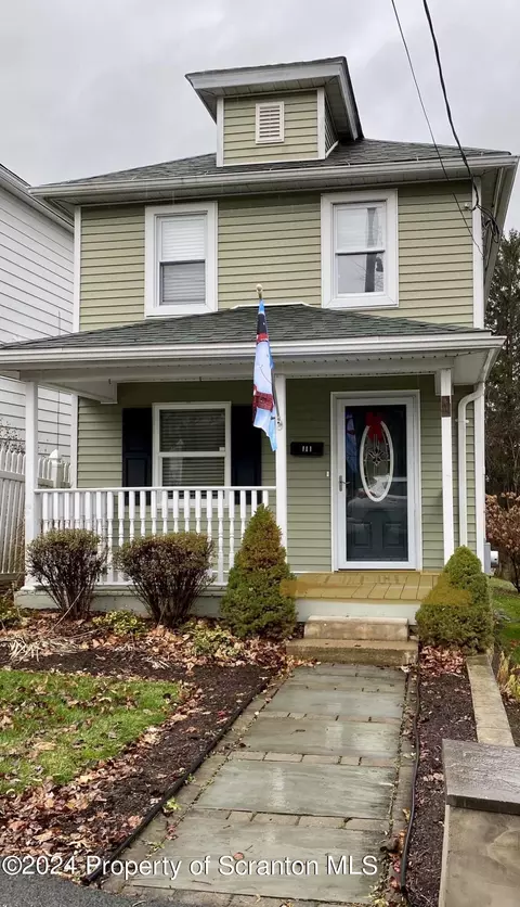 111 Coppernick St, Throop, PA 18512