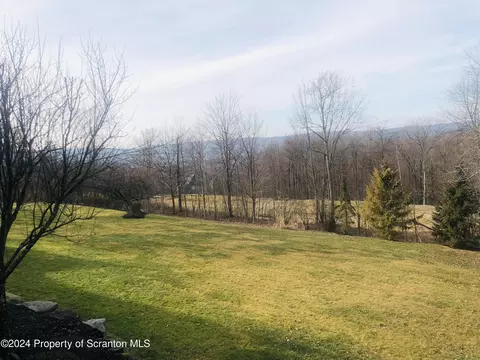 Exterior - 26 Kipling Dr, Moosic, PA 18507 photo 8 of 18