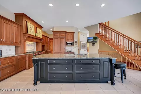 Kitchen - 26 Kipling Dr, Moosic, PA 18507 photo 3 of 10