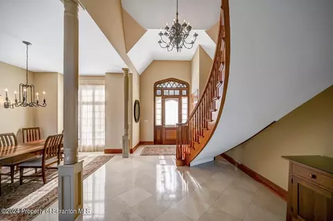 Entry Way - 26 Kipling Dr, Moosic, PA 18507 photo 3 of 9