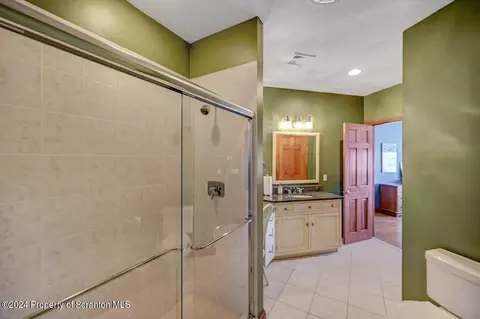 Bath - 26 Kipling Dr, Moosic, PA 18507 photo 9 of 15