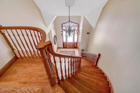 Entry Way - 26 Kipling Dr, Moosic, PA 18507 photo 6 of 9