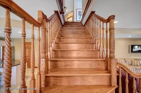 Entry Way - 26 Kipling Dr, Moosic, PA 18507 photo 9 of 9