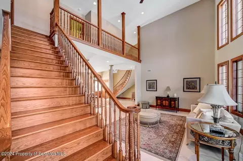 Entry Way - 26 Kipling Dr, Moosic, PA 18507 photo 4 of 9