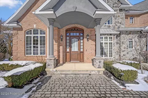 Exterior - 26 Kipling Dr, Moosic, PA 18507 photo 5 of 18