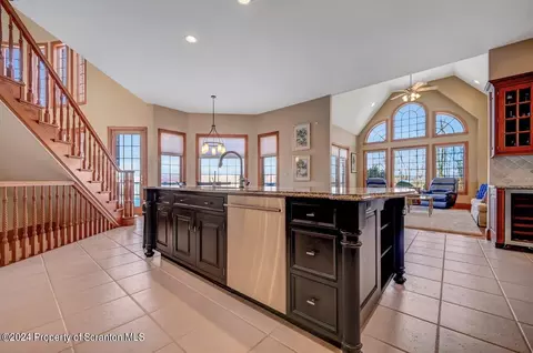 Kitchen - 26 Kipling Dr, Moosic, PA 18507 photo 9 of 10