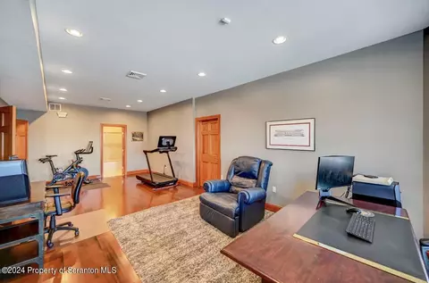 Living - 26 Kipling Dr, Moosic, PA 18507 photo 16 of 16