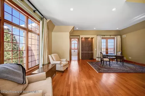 Living - 26 Kipling Dr, Moosic, PA 18507 photo 9 of 16