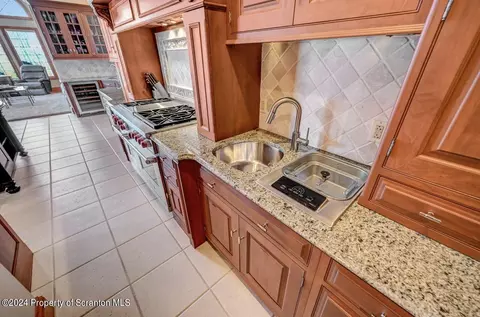 Kitchen - 26 Kipling Dr, Moosic, PA 18507 photo 8 of 10