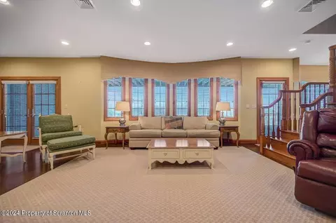 Living - 26 Kipling Dr, Moosic, PA 18507 photo 13 of 16