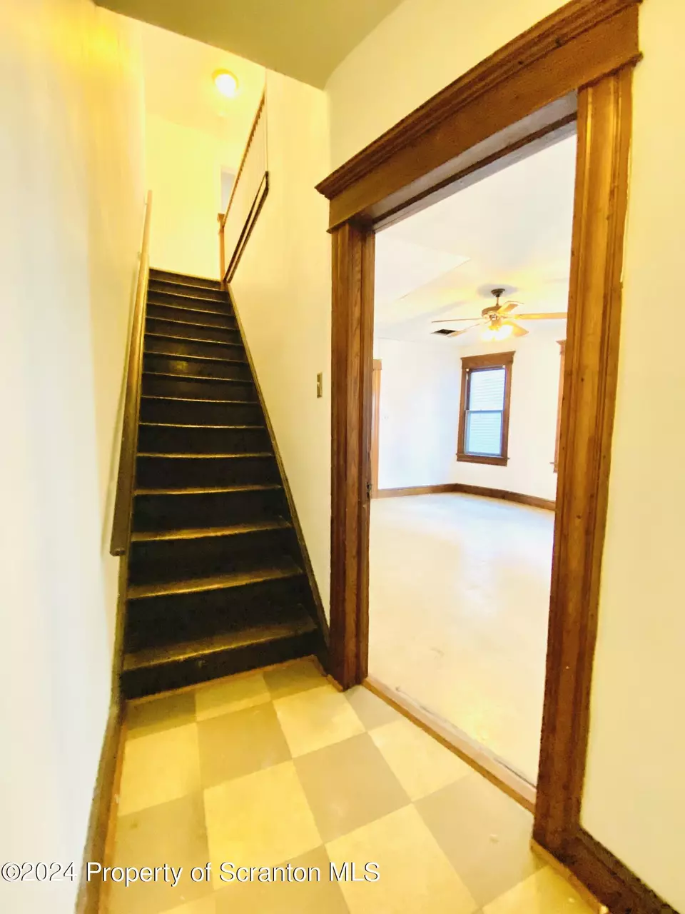 Entry Way - 2206-2208 Wyoming Ave, Scranton, PA 18509 photo 2 of 4