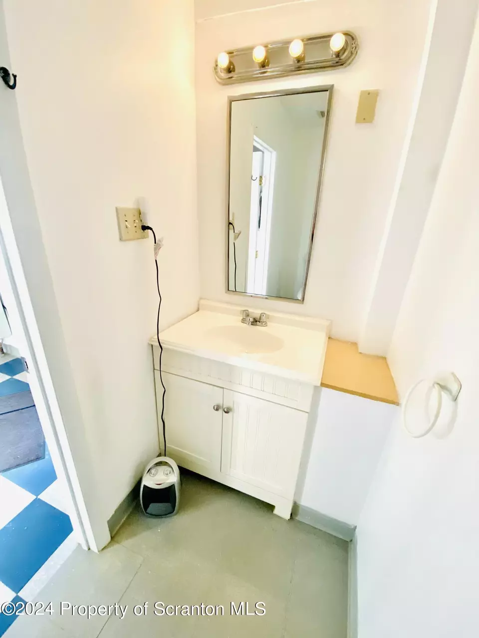 Bath - 2206-2208 Wyoming Ave, Scranton, PA 18509 photo 1 of 4