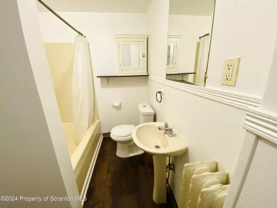 Bath - 2206-2208 Wyoming Ave, Scranton, PA 18509 photo 4 of 4